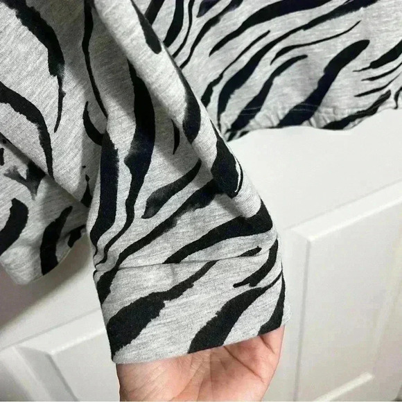 CHICO’S ZENERGY Zebra-Print Cinched Pullover size 16/18 - Picture 4 of 6